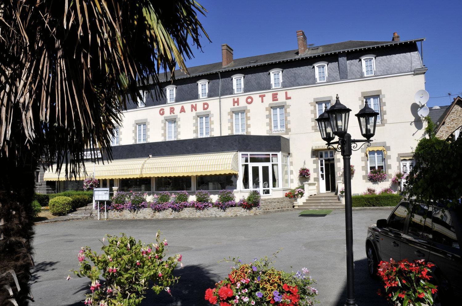 Logis Au Grand Hotel Et Son Restaurant Mayenne Exteriör bild