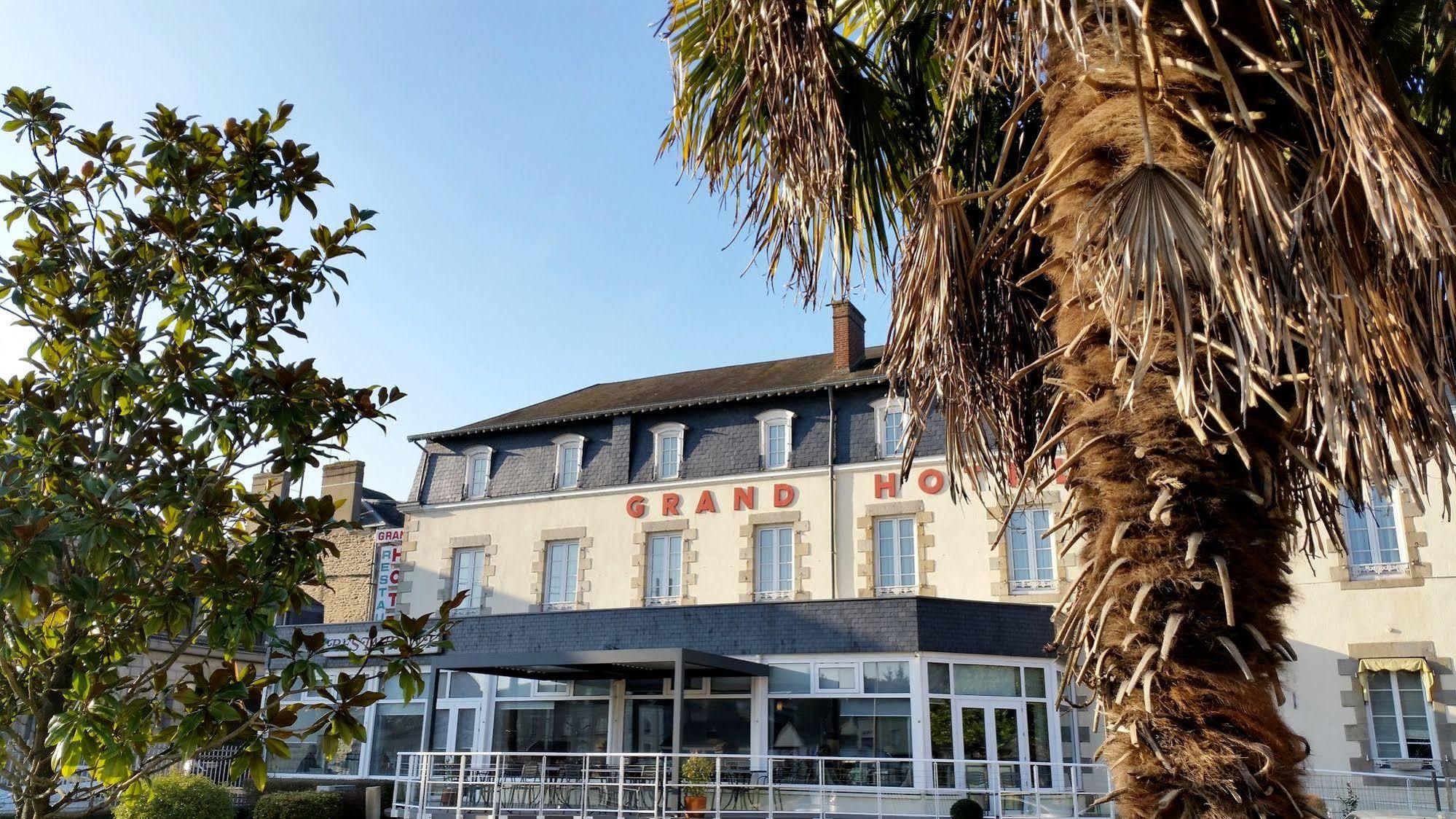 Logis Au Grand Hotel Et Son Restaurant Mayenne Exteriör bild